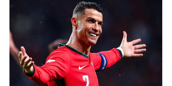 CRISTIANO RONALDO erzielt 910. Karrieretor